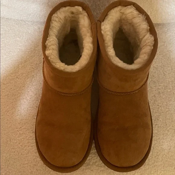 UGG Kids Chestnut Suede Boots - Picture 3 of 3